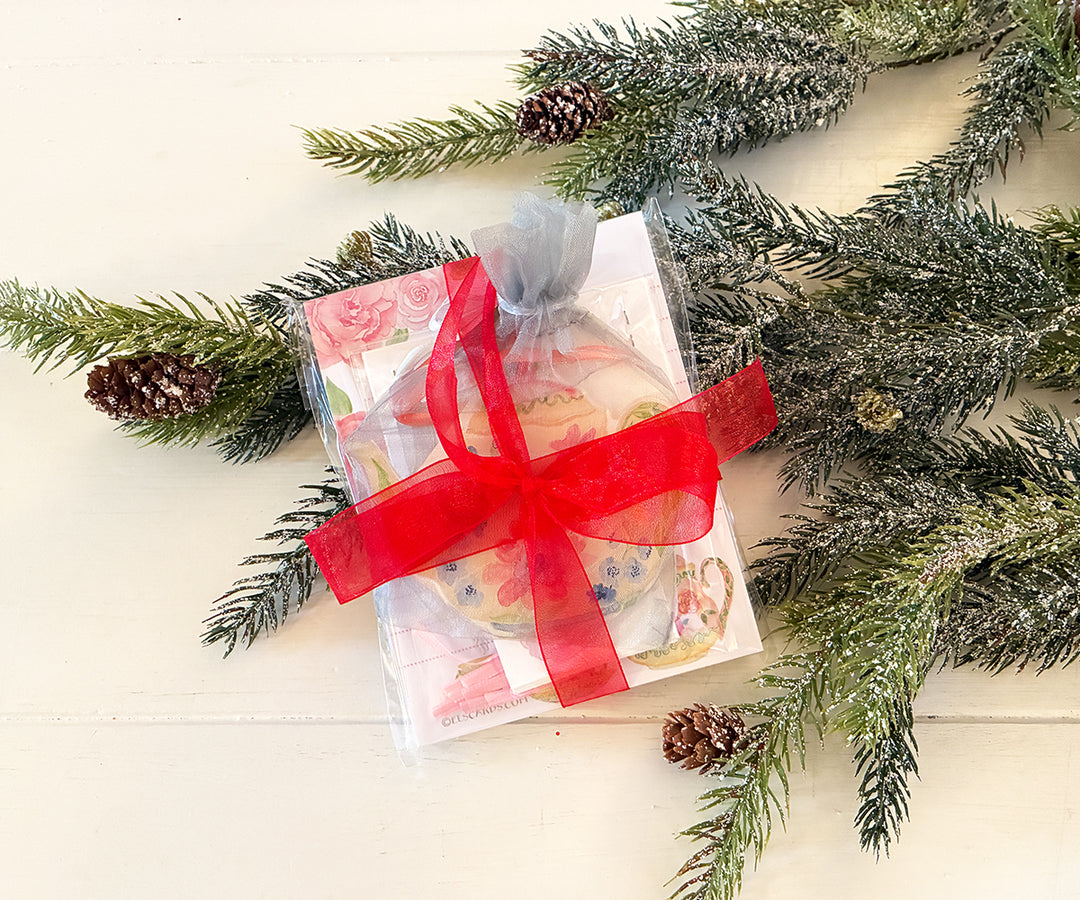 Small gift set with ribbon